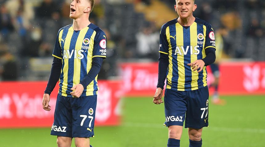 Fenerbahçe'de Burak Kapacak beklentileri karşılayamadı! Tribünlerden tepki...