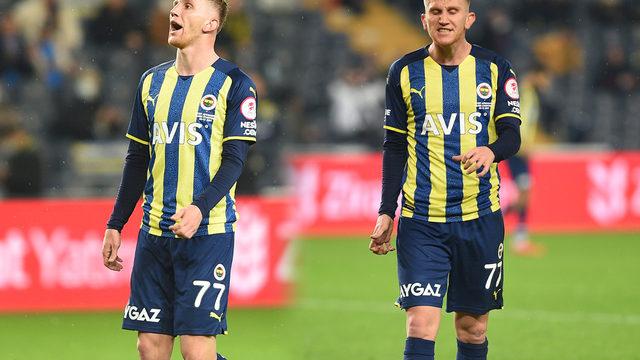 Fenerbahçe'de Burak Kapacak beklentileri karşılayamadı! Tribünlerden tepki...
