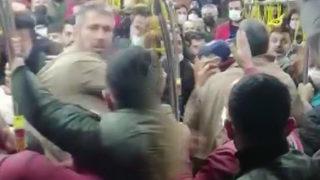 Otobüs ring alanına döndü! Çocukları kaldırmak istedi, yumruklarla darbedildi