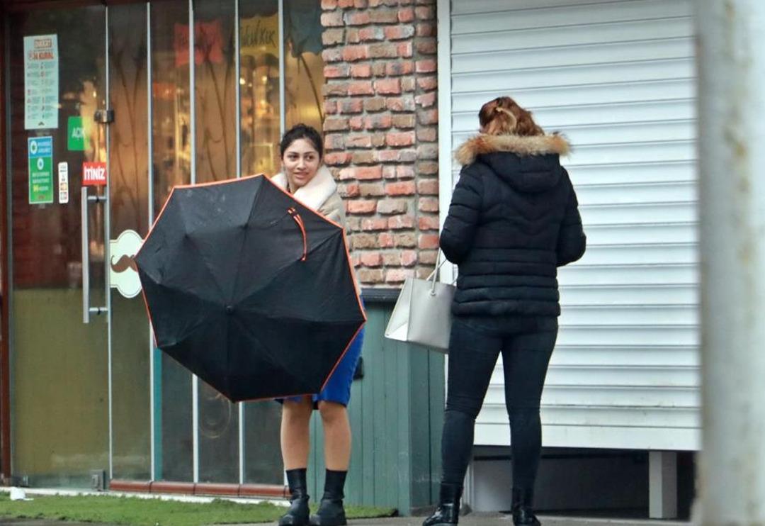 SON DAKİKA | Antalya hava durumunda son durum! Meteoroloji uyarmıştı, kabus b&uuml;y&uuml;yor: Ara&ccedil;lar yolda kaldı ev ve işyerlerini sular bastı