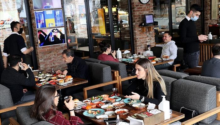 Son dakika: Uzmanlardan yılbaşı uyarısı! Koronavirüste vakalar artışa geçti, uzmanlardan açıklama geldi