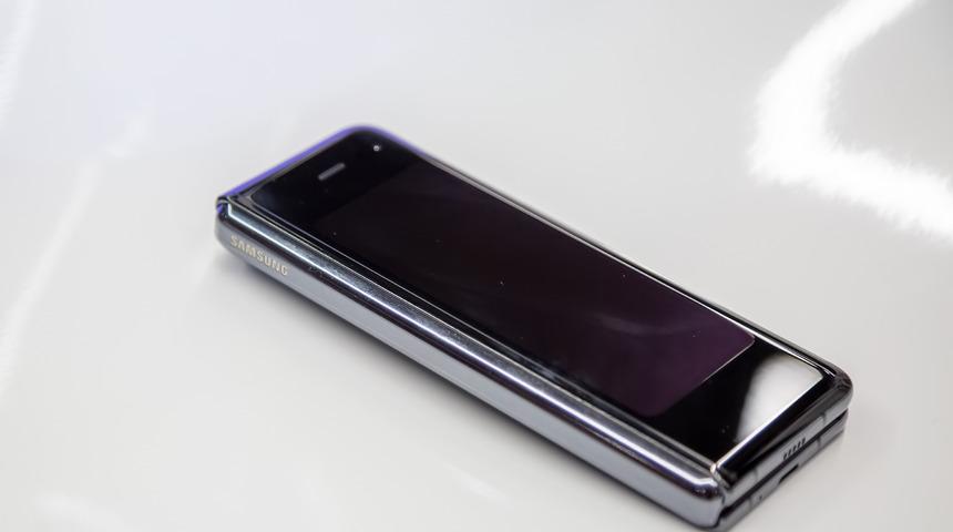 Samsung Galaxy Fold'u unutmadı!