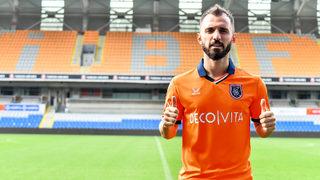 Başakşehir'de Emre Belözoğlu ilk transferini yaptı! Eski Galatasaraylı Emre Çolak...