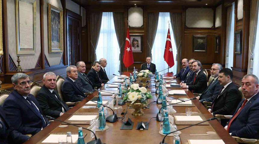 Erdoğan, Bakan Bilgin ve Türk-İş heyetini Beştepe'de kabul etti