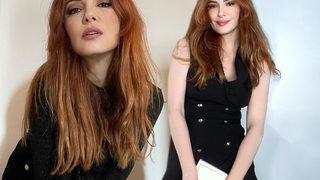 Mine Tugay cesaretini konuşturdu! Mini eteği ve göğüs dekoltesiyle nefes kesti