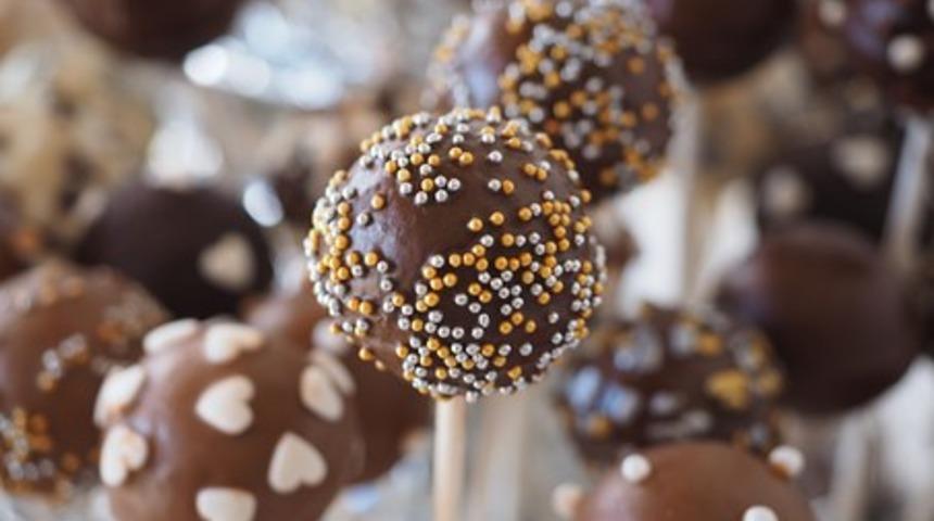 Özel gün masalarına yakışacak dekoratif tatlar: 3 farklı truff tarifi
