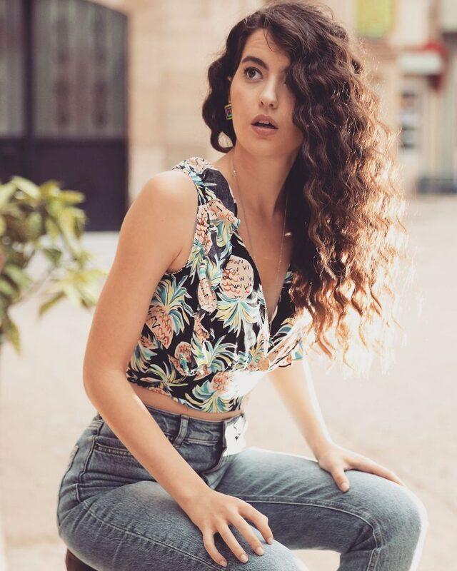 Teşkilat'ın Pınar'ı Ezgi Şenler göğüs dekolteli pozuyla Instagram'ı salladı!