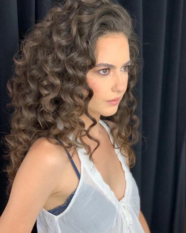 Teşkilat'ın Pınar'ı Ezgi Şenler göğüs dekolteli pozuyla Instagram'ı salladı!
