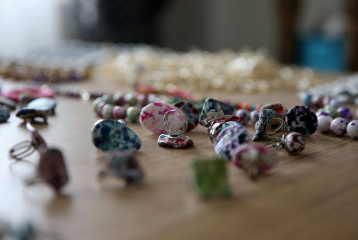 Devletin şefkatiyle büyüyen çocuklar, ihtiyaç sahiplerine hediyelik eşya üretiyor G2