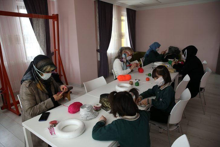 Devletin şefkatiyle büyüyen çocuklar, ihtiyaç sahiplerine hediyelik eşya üretiyor G4