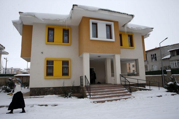 Devletin şefkatiyle büyüyen çocuklar, ihtiyaç sahiplerine hediyelik eşya üretiyor G5