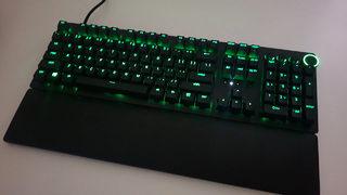 Razer Seiren v2 Pro mikrofon ve Kiyo X kamera incelemesi