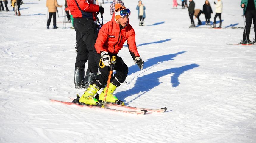 Uludağ pistlerinde yılbaşı yoğunluğu yaşandı! Oteller yüzde 100 doluluğa ulaştı