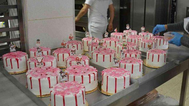 Bu pastalardan satın alanlar çok şanslı! İçlerine pırlanta kolye, yüzük ve altın saklıyorlar