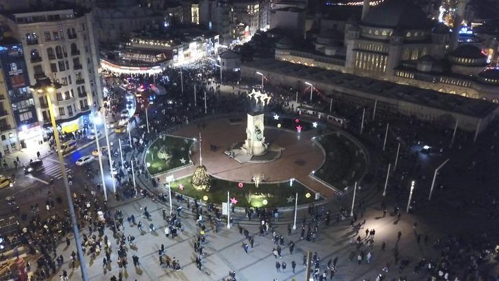 Taksim Meydanı'nda yılbaşı! Havadan görüntülendi G3