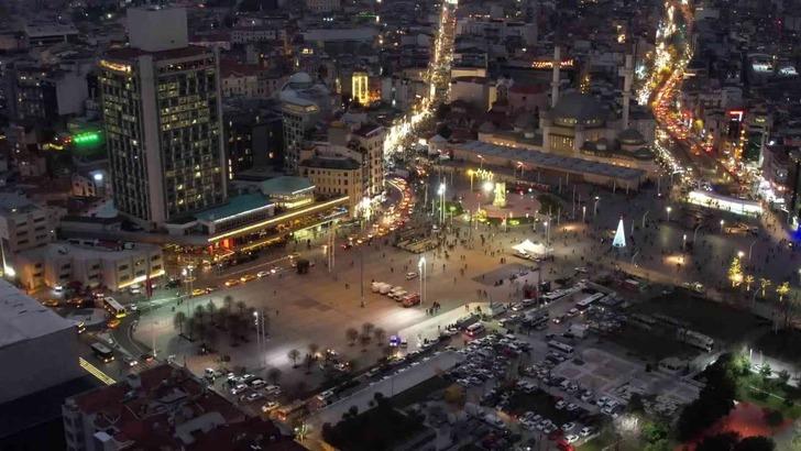 Taksim Meydanı'nda yılbaşı! Havadan görüntülendi G4