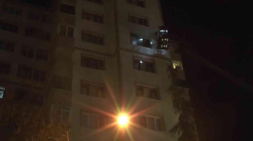 Yeni yılın ilk saatinde Kartal’da yangın paniği