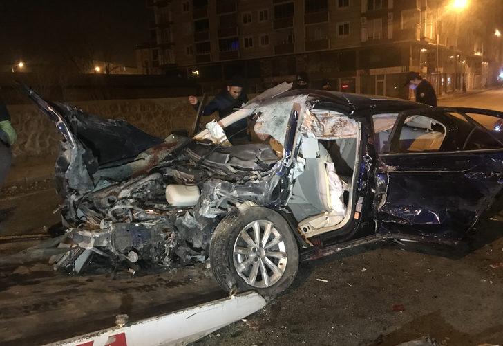 Kars'ta korkunç kaza! Otomobil bahçe duvarına çarptı: 4 ölü, 1 çocuk yaralı