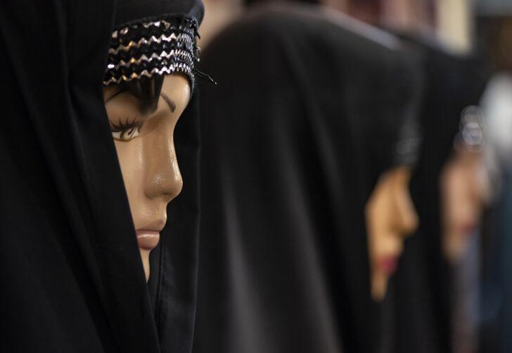 Afganistan'da yönetimi ele geçiren Taliban'dan yeni yasak: Mankenlerin başını kopartın
