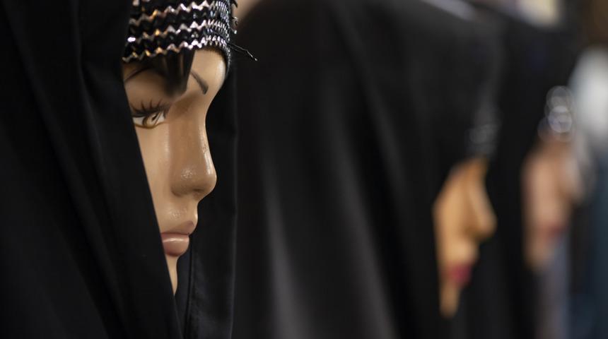 Afganistan'da yönetimi ele geçiren Taliban'dan yeni yasak: Mankenlerin başını kopartın