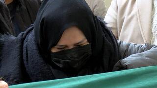 Ceylan’ın babası son yolculuğuna uğurlandı! Tabutuna sarılıp ağladı