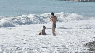 Fotoğraflar Antalya'da çekildi! Yağmur gitti, güneş geldi: Denize akın ettiler