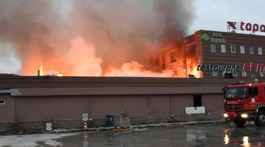 Aksaray'da benzin istasyonunda çıkan yangın otele sıçradı