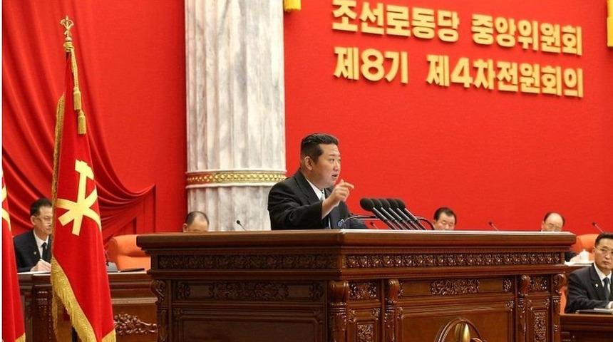 Kuzey Kore lideri Kim, &uuml;lkesinin 2022'de ekonomiye odaklanacağını s&ouml;yledi