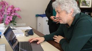 Asiye Ateş'in sağlık durumu! Doktoru Prof. Dr. Ömer Özkan açıkladı: Risk devam ediyor, birkaç güne belli olur