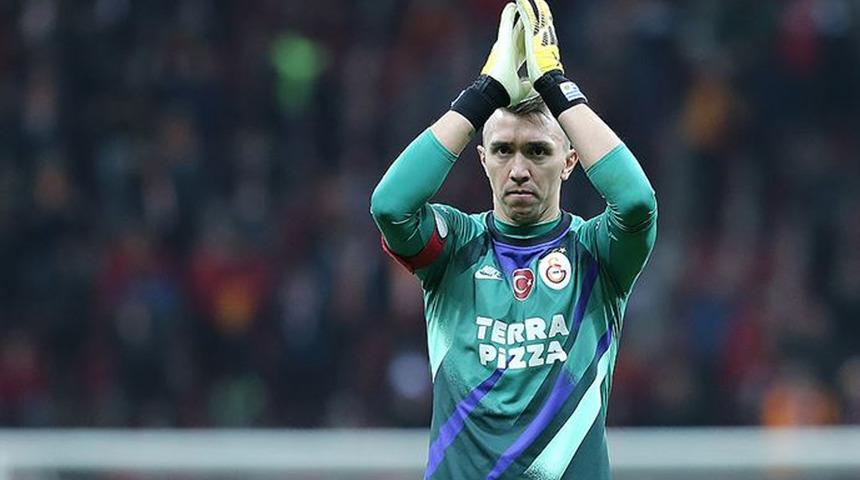 Galatasaray'da Muslera'nın yerine sürpriz isim! 6 ay kiralık...