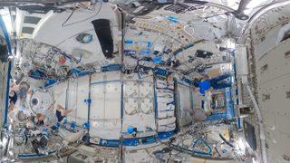 Uzayda badminton keyfi! O anları ISS'deki astronot Matthias Maurer paylaştı