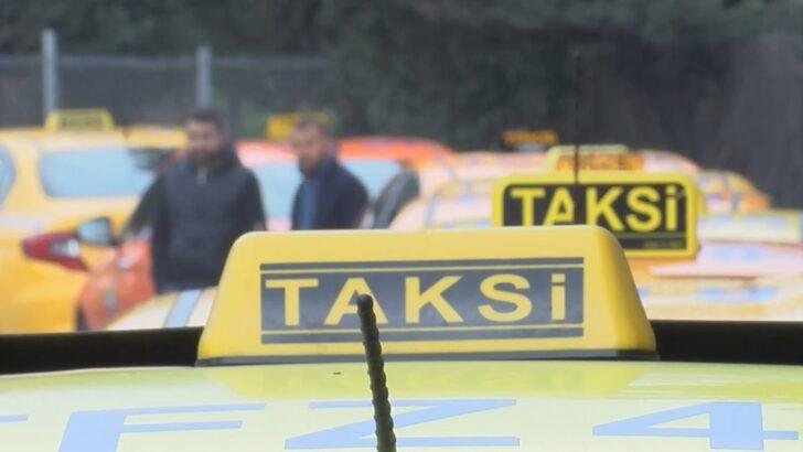 İstanbul'da taksiler tarife güncellemek için kilometrelerce kuyruk oluşturdu