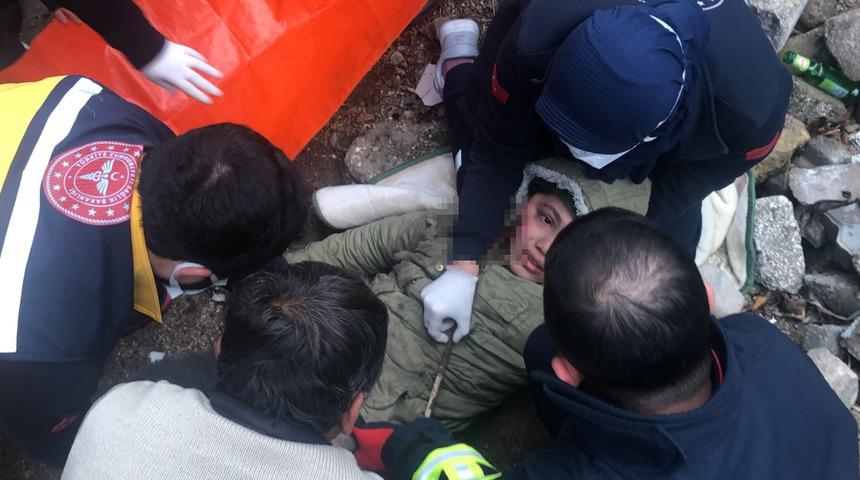 10 yaşındaki çocuğun acı dolu anları! Yüzüne demir saplandı