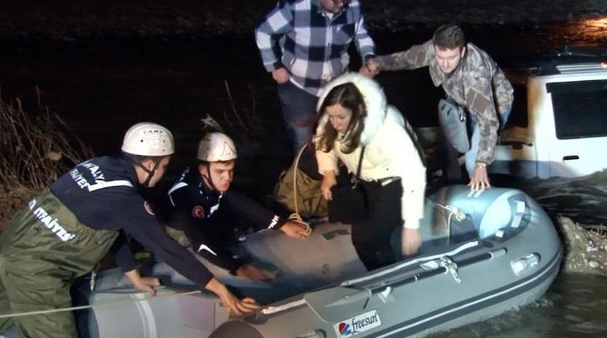 Manzara izlerken hayatlarını şokunu yaşadılar! Botlar yardıma geldi