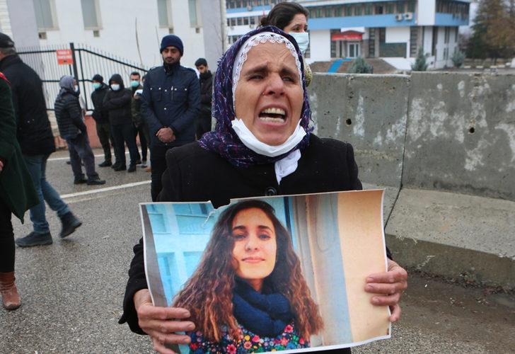 Gülistan Doku'nun annesi Tunceli Adliyesi önünde oturma eylemi başlattı