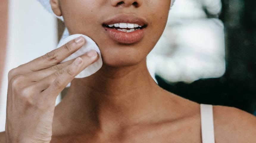 Evde kendi doğal kozmetiklerini yapmayı sevenlere: Evde makyaj temizleyici nasıl yapılır?