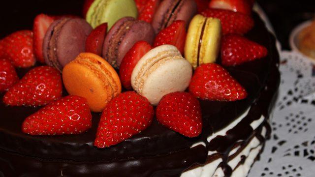 Evde az malzemeyle pudingli pasta yapımı!