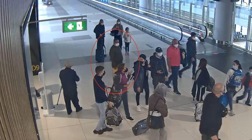 Son Dakika: İstanbul Havalimanı'nda hareketli anlar! Uyuşturucu kuryesi bayılınca yakalandı