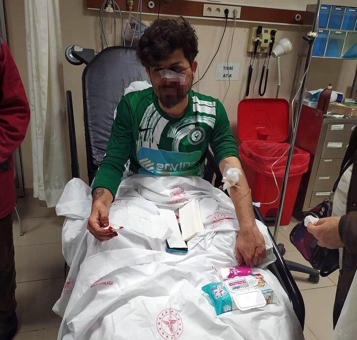 Son Dakika: Kırmızı kart gören futbolcu, yerde yatan rakibini hastanelik etti