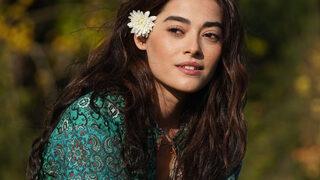 'Aziz'in 'Efnan'ı Simay Barlas sevgilisiyle aşk paylaşımı yaptı