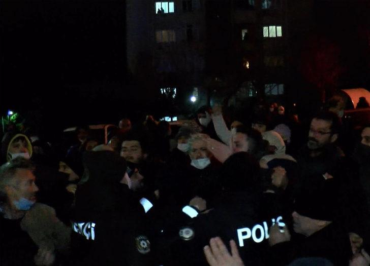 Son dakika! Arnavutköy'de site sakinleri aidata zam yapan yönetimi protesto etti
