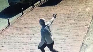 Beyoğlu'nda araç kiralama firmasına silahlı saldırı! Kurşun yağdırdı, kadın canını zor kurtardı