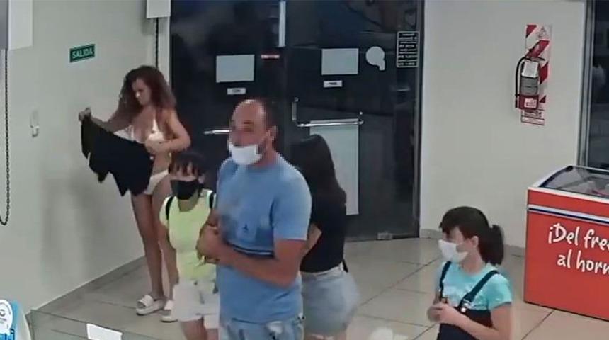 Maskesi olmadığı için uyarıldı! Herkesin önünde soyunup kendisine maske yarattı