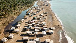 Antalya'da Pes dedirten görüntü! Caretta caretta kumsalı, kaçak barakalarla doldu