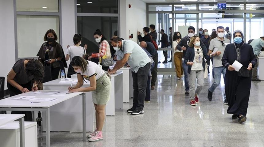 Omicron tehlikesi büyüyor! Bilim Kurulu Üyesi Şener tarih verdi: Yığılma olacak