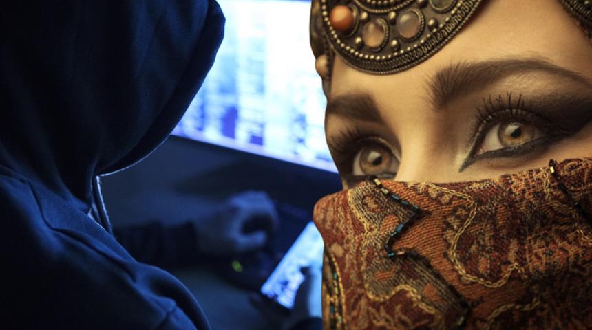 Hindistan'da iğrenç olay! Müslüman kadınları açık artırmaya çıkardılar