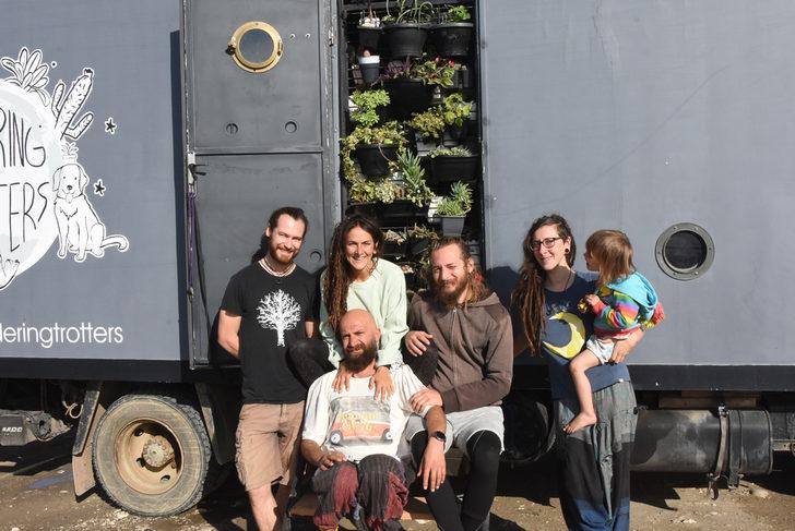 Antalya’nın Demre ilçesi Birleşmiş Milletler gibi! Karavan tatilinde yerli ve yabancı turistler bir araya geldi G1