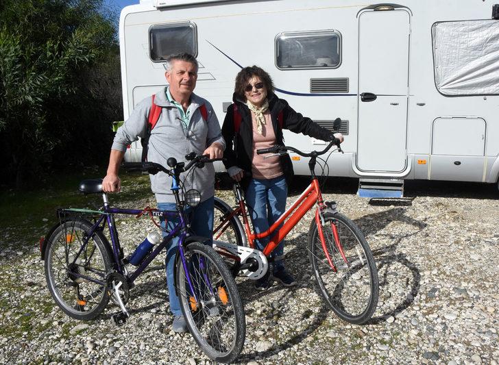 Antalya’nın Demre ilçesi Birleşmiş Milletler gibi! Karavan tatilinde yerli ve yabancı turistler bir araya geldi G2