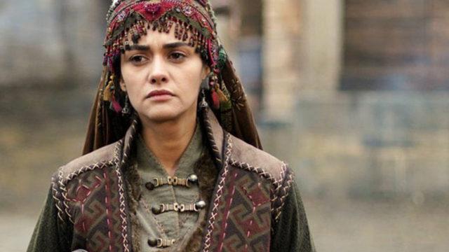 Hande Soral'dan hamilelik pozu!