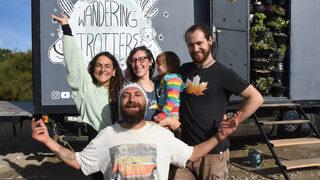 Antalya’nın Demre ilçesi Birleşmiş Milletler gibi! Karavan tatilinde yerli ve yabancı turistler bir araya geldi